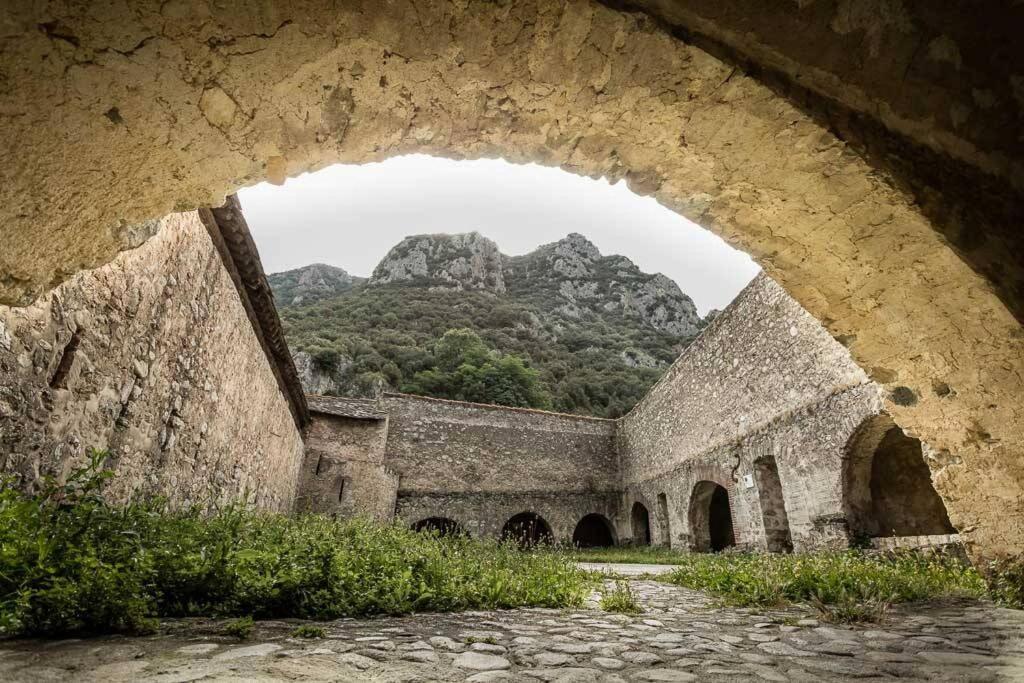 Les Maisons Du Conflent, Maisons Familiales En Pierre Au Coeur Des Remparts *