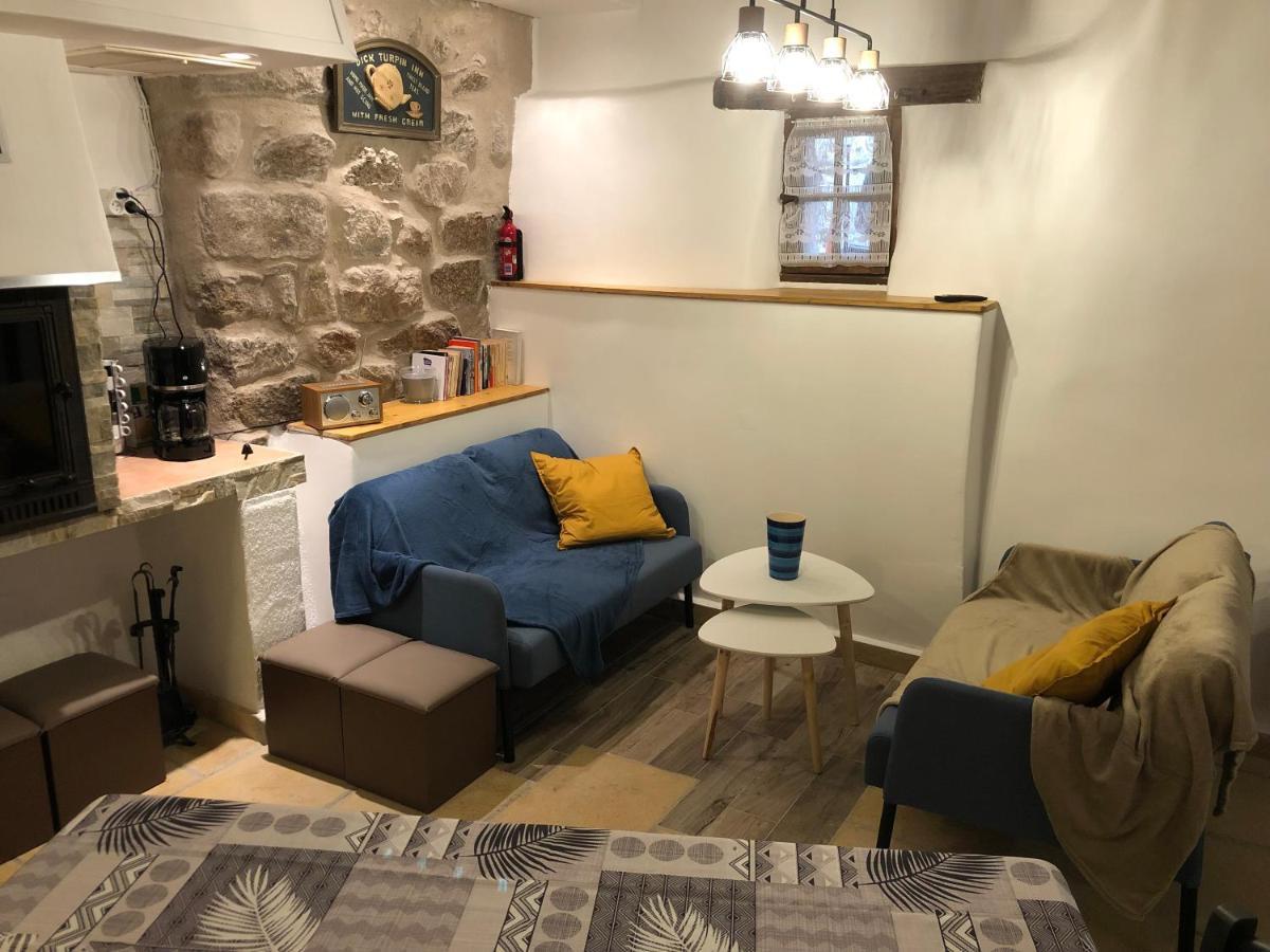 Les Maisons Du Conflent, Maisons Familiales En Pierre Au Coeur Des Remparts *